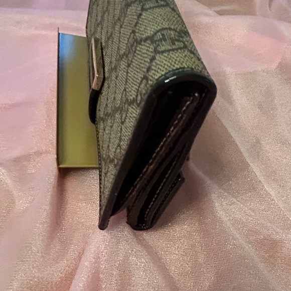 Gucci Brown and Tan Wallet with Iconic Monogram - Picture 14 of 16